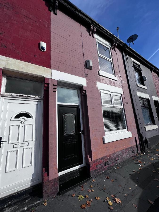 House In Manchester Exterior photo